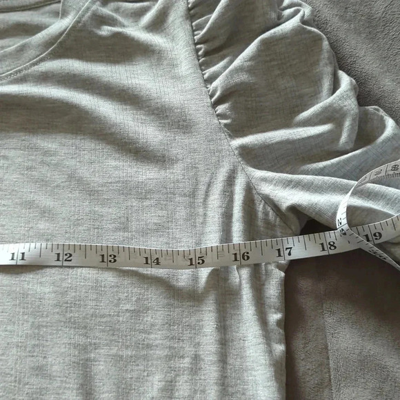 SO juniors medium gray shirt - Picture 9 of 9